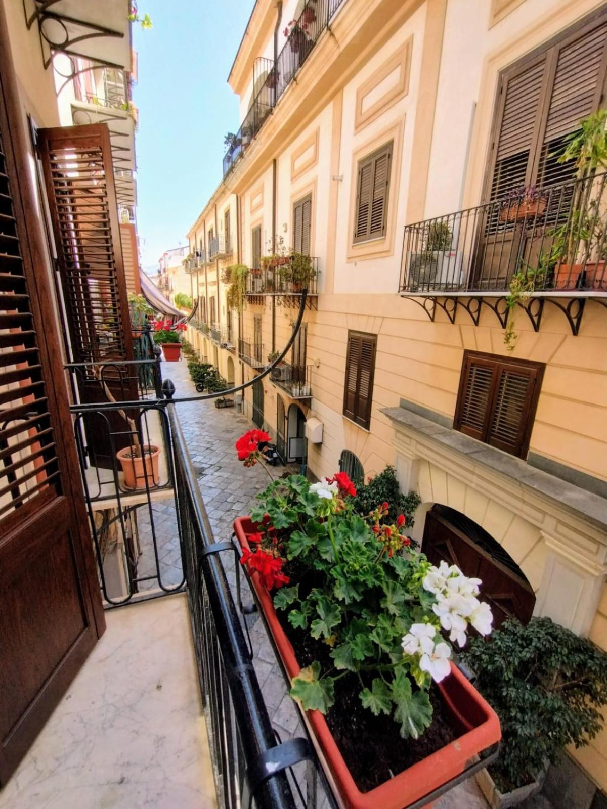 Domus Vetriera Appartement Palermo Buitenkant foto