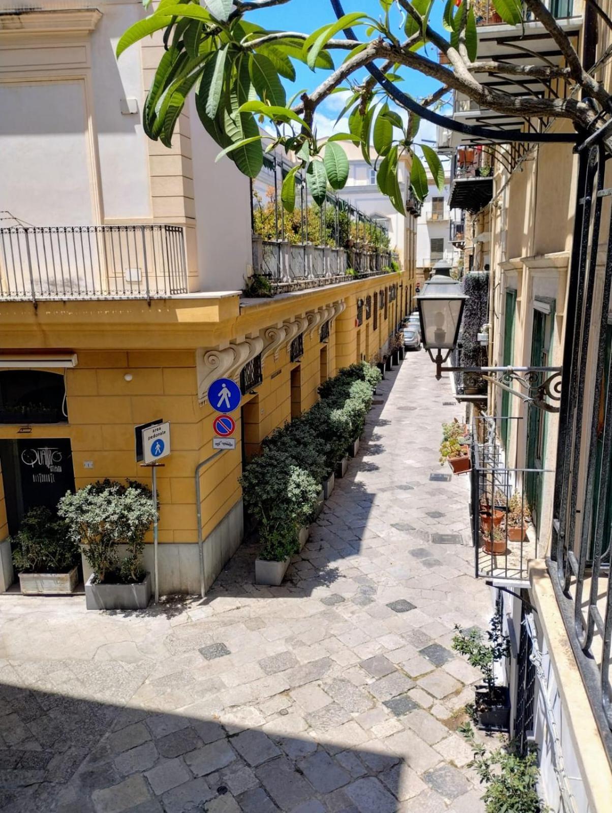 Domus Vetriera Appartement Palermo Buitenkant foto